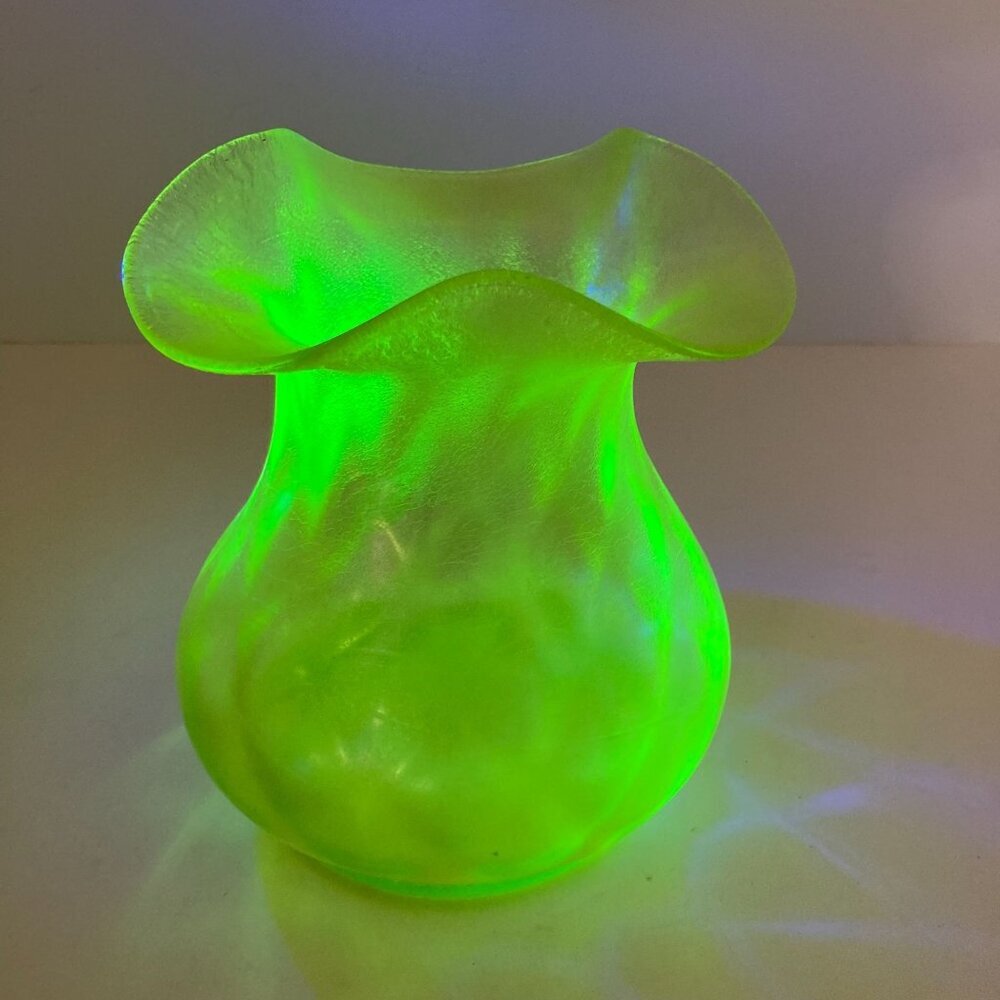 Concave Diamonds Topaz‎ Stretch Uranium Glass Vase Iridescent Yellow Green 6"
